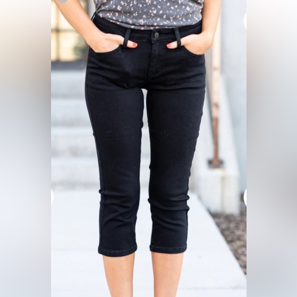 Judy Blue Black Denim Capri Fit Jeans Size 32